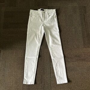 White banana republic skinny jeans size 26